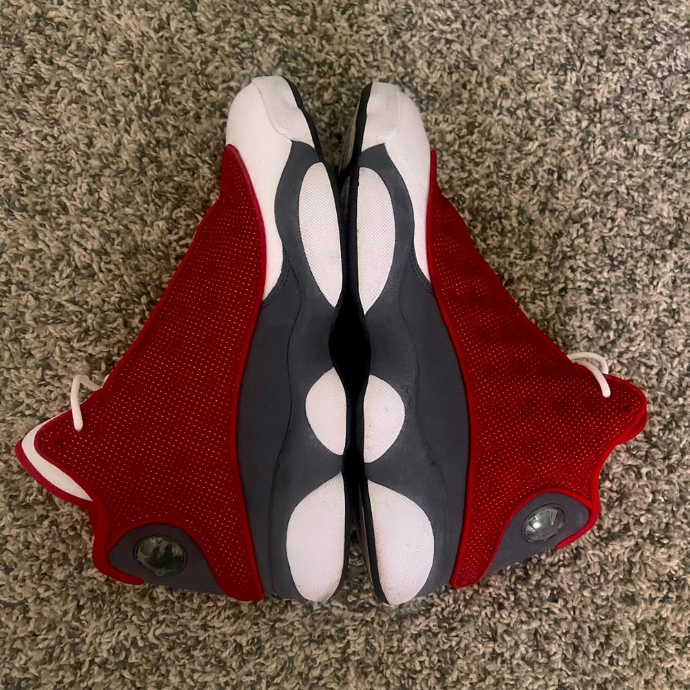 Red flint 13s size 9 for sale! (Comes with box)